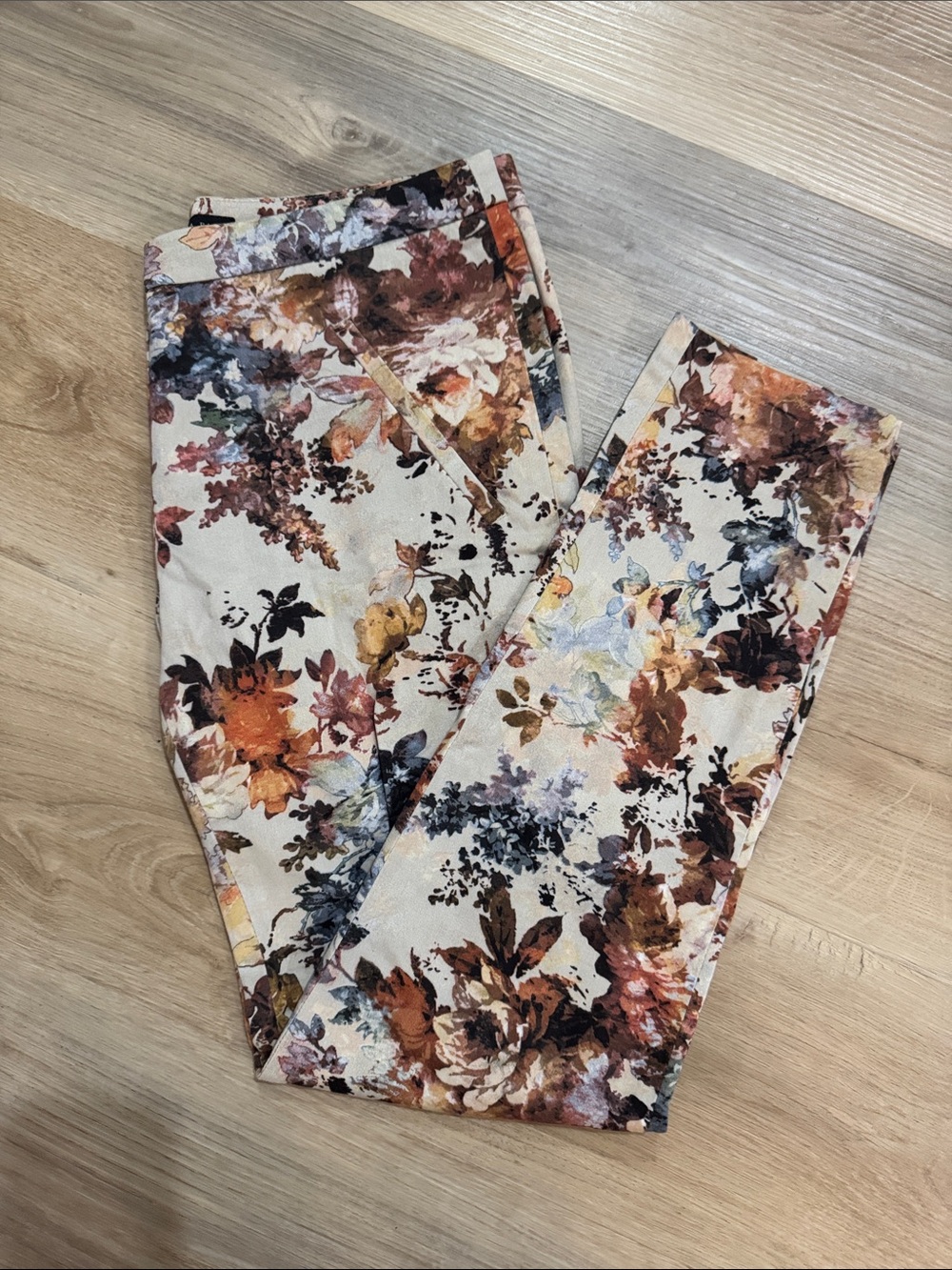 Zara Floral Print Leggings in Neutral Autumn Tones